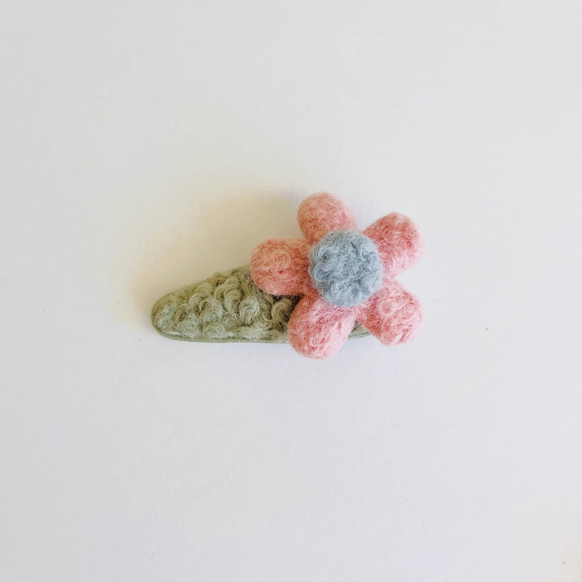 Curl Knit Flower Snap Hair Clip in Pink Flower w Sage